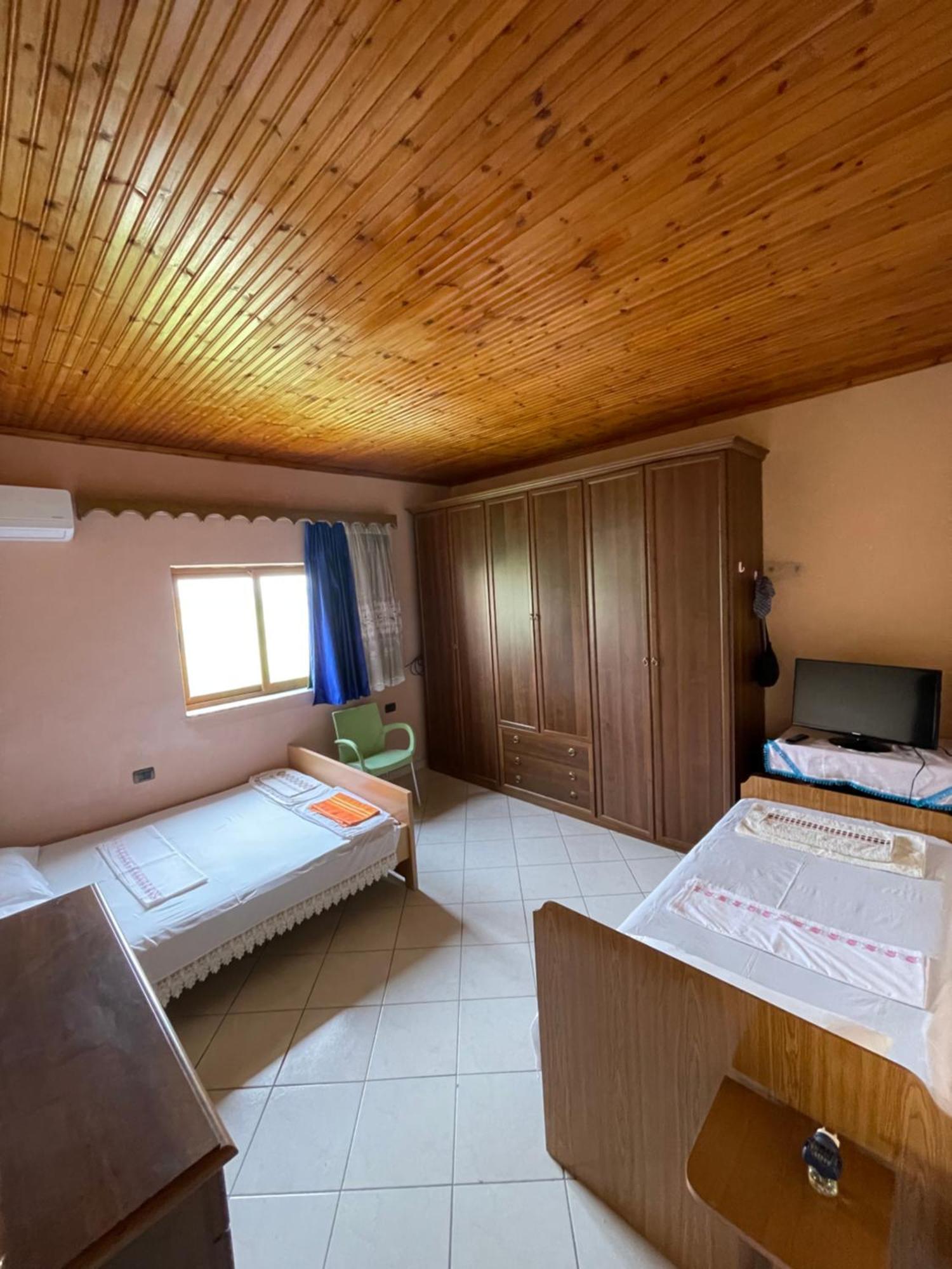 Villa Mance Berat Luaran gambar